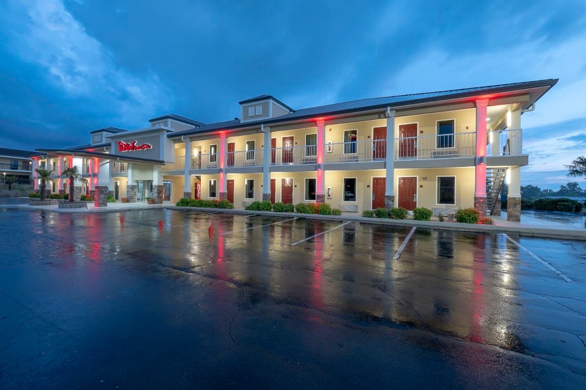Red Roof Inn, Motel in Calhoun