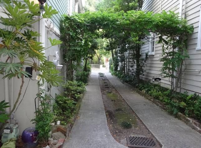 Lavender & Lace Bed & Breakfast, Guesthouse in Charleston