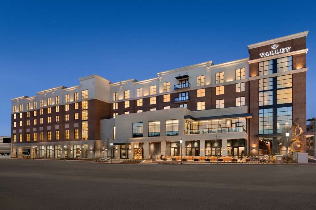 Valley Hotel Homewood Birmingham, Curio Collection by Hilton, Hotel in Homewood