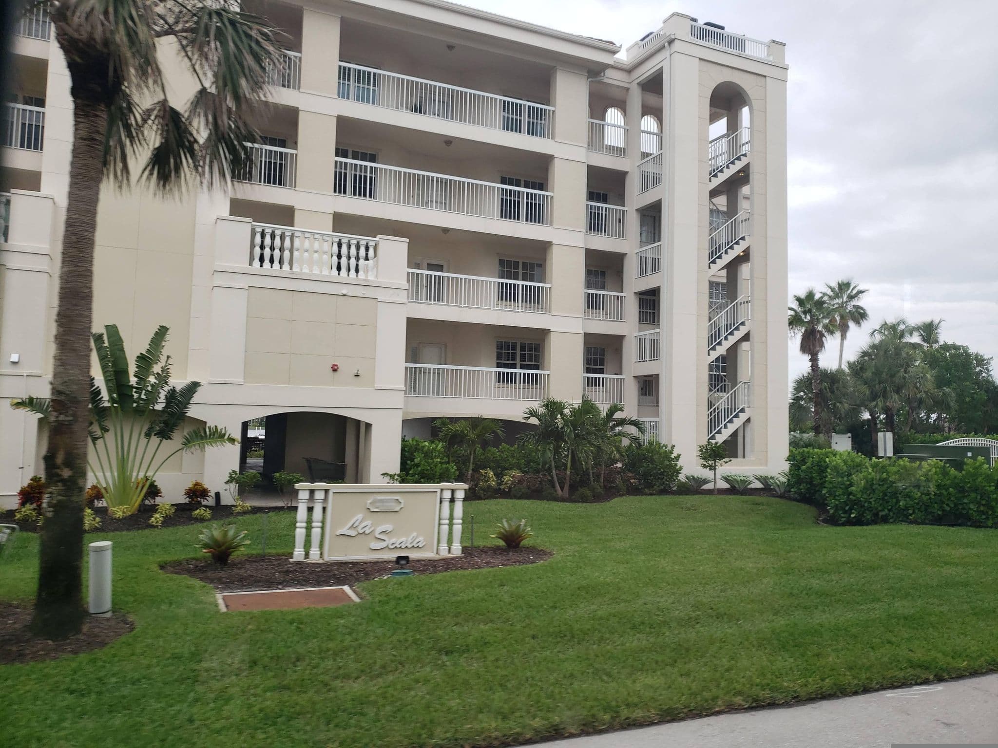 Street view near Casa Grande Condominium, Naples Park — © mapfool (CC BY-SA · Mapillary)