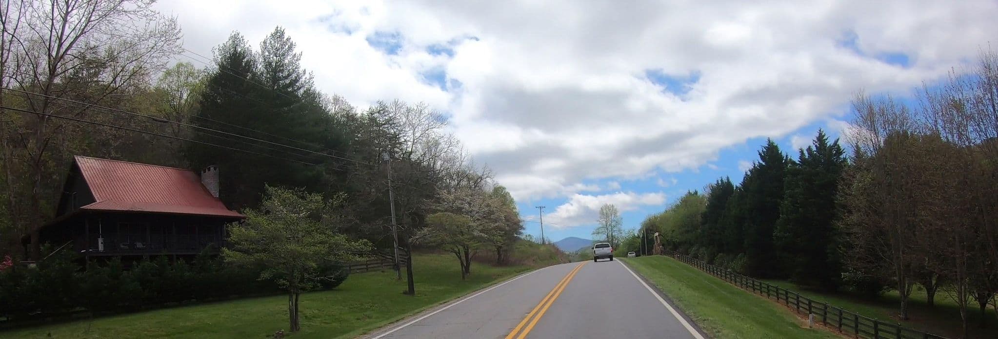 Street view near The Green Dragon Hostel, Young Harris — © networklanman (CC BY-SA · Mapillary)
