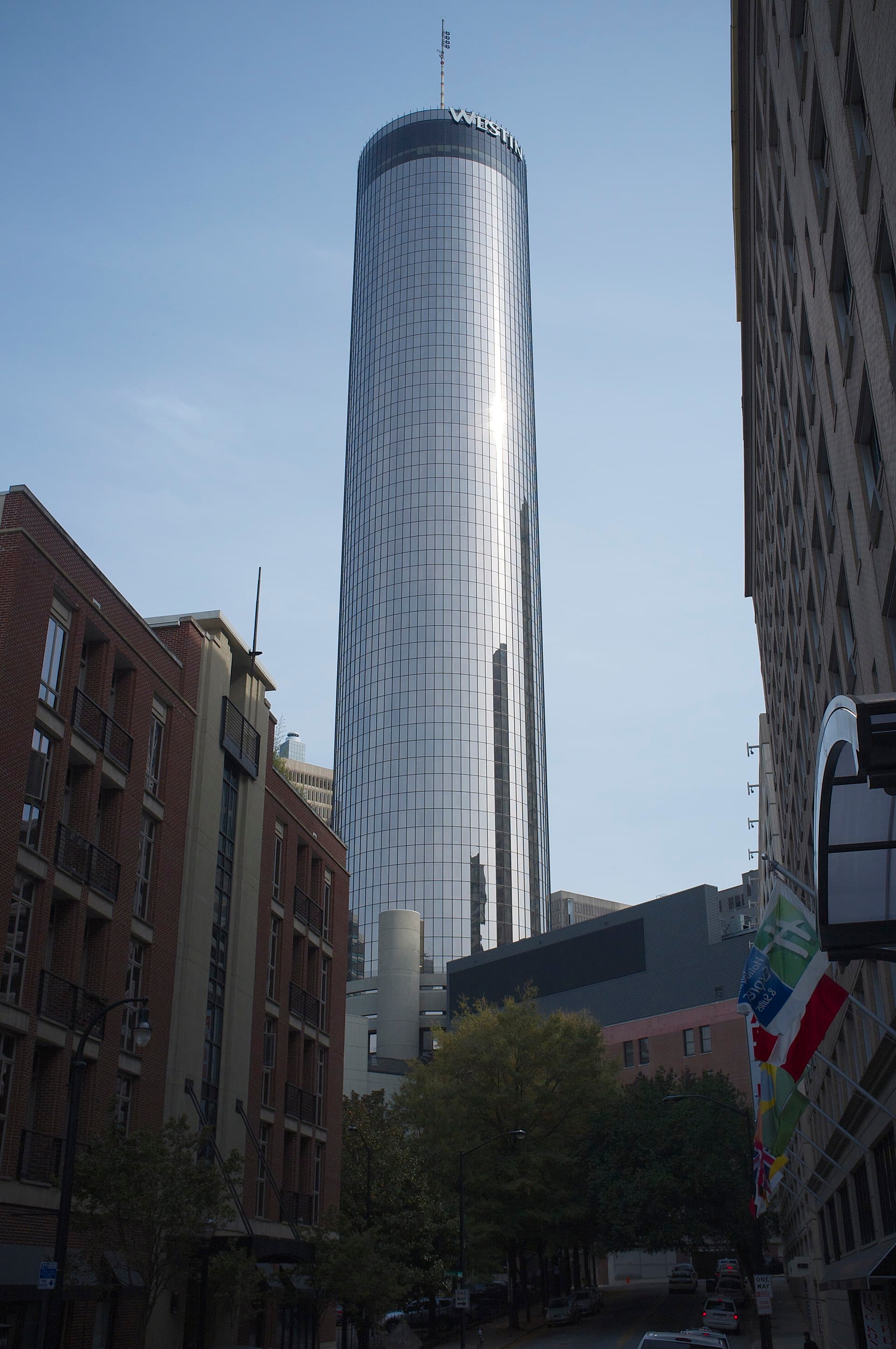 The Westin Peachtree Plaza, Atlanta (via Wikimedia Commons, CC BY-SA 2.0)