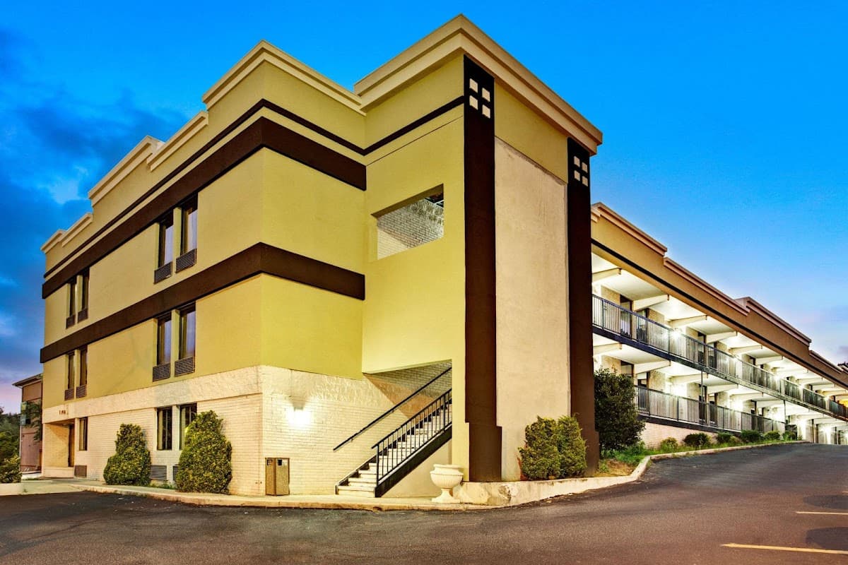 Super 8 by Wyndham Raleigh Downtown, Motel in Raleigh