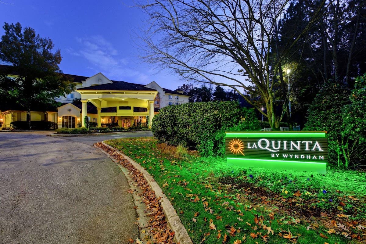 La Quinta Inn & Suites Raleigh Crabtree, Hotel in West Raleigh