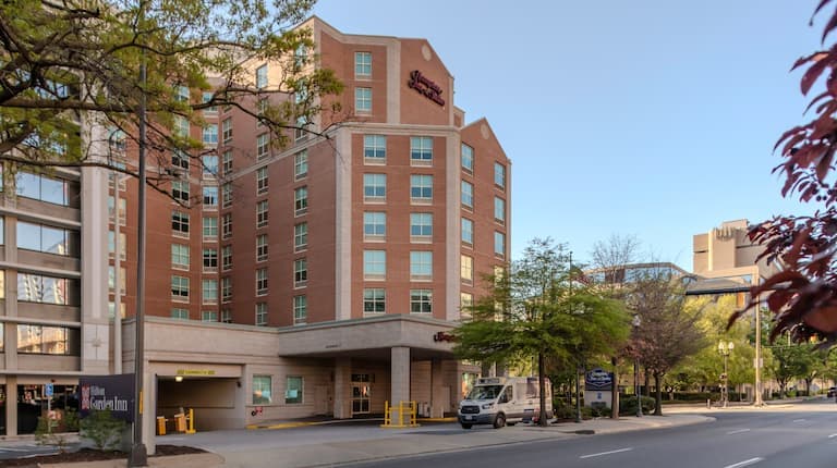 Hampton Inn & Suites Arlington Crystal City DCA, Hotel in The Wharf