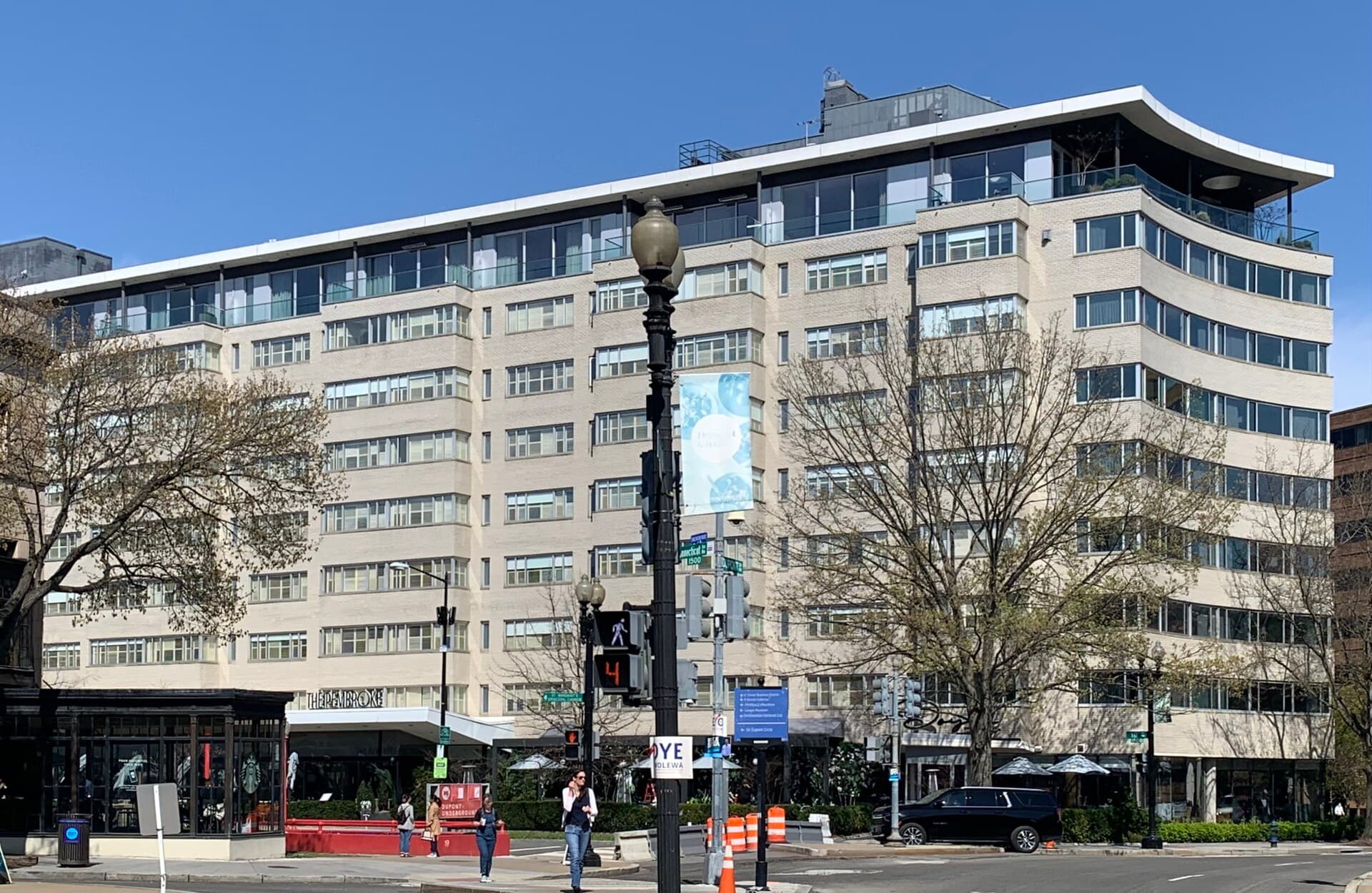 Dupont Circle Hotel (via Wikimedia Commons, CC BY-SA 4.0)