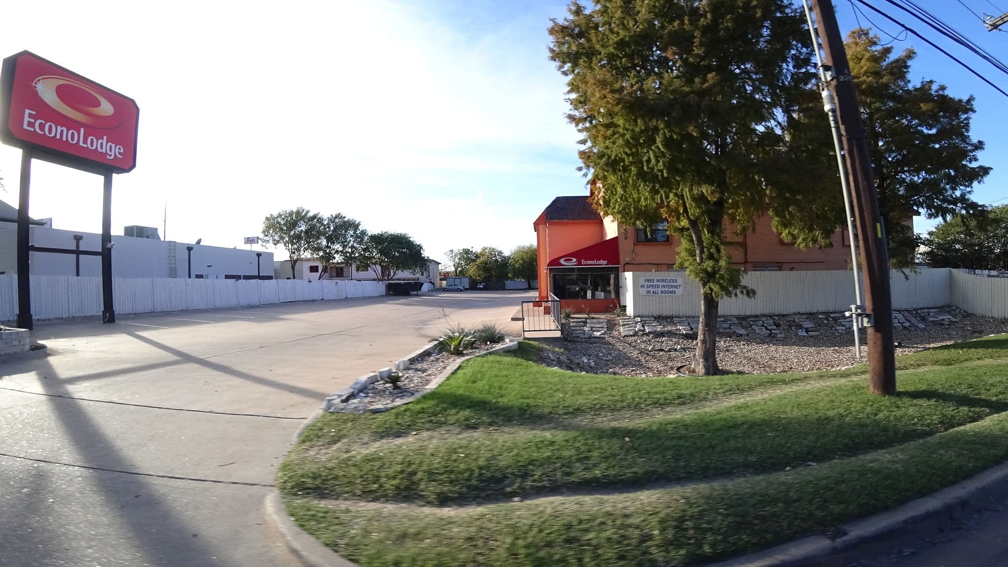 Street view near Econo Lodge Austin, Jollyville — © mly_aus01 (CC BY-SA · Mapillary)