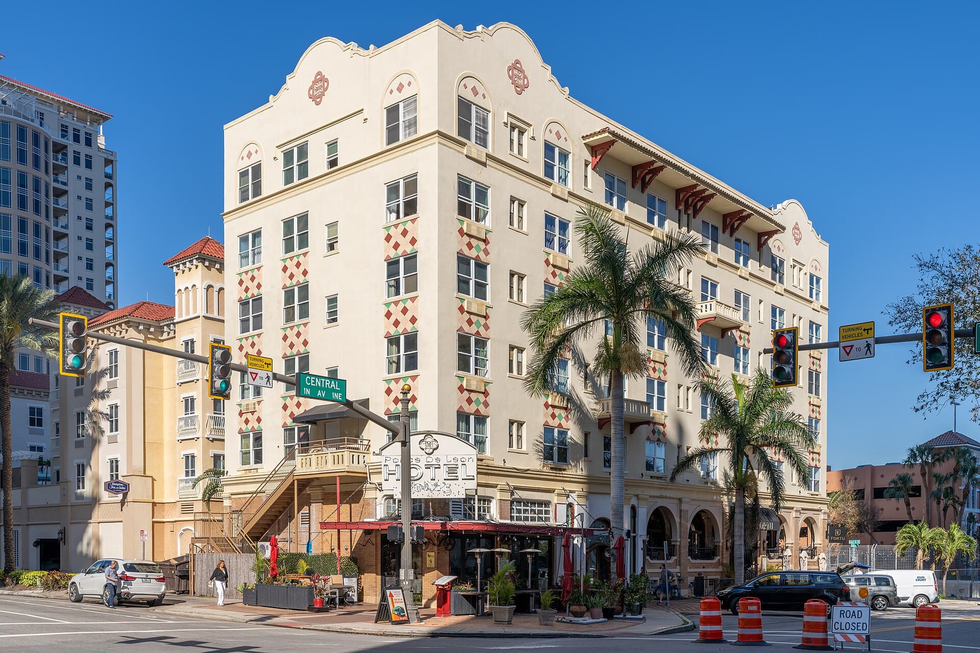 Ponce de Leon Hotel (via Wikimedia Commons, CC BY 2.0)