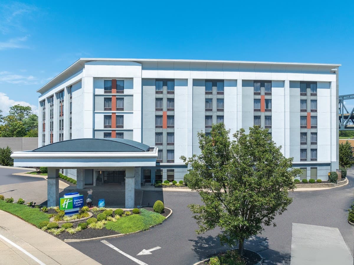 Holiday Inn Express & Suites Cincinnati Riverfront, Hotel in Covington