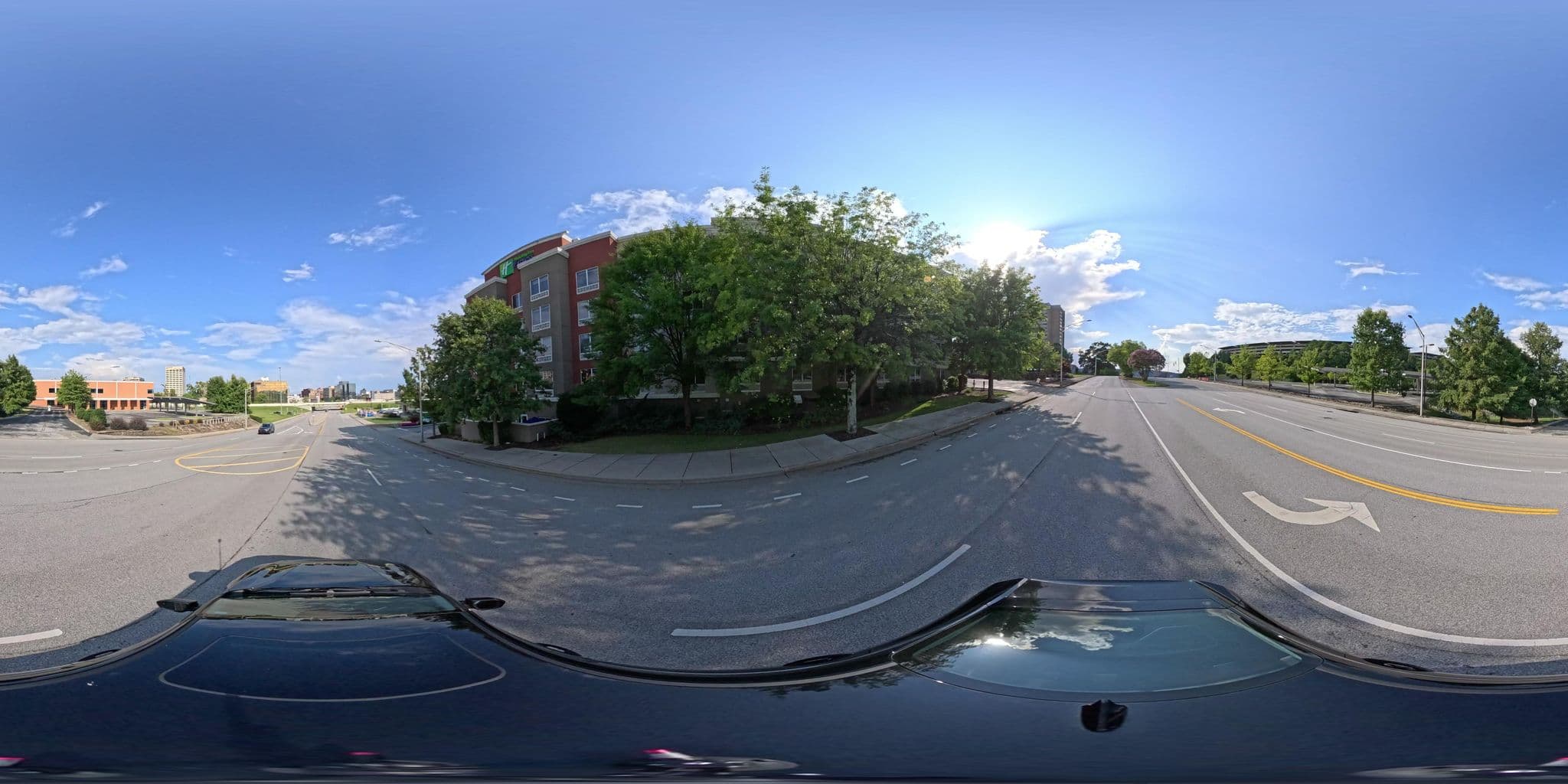 Street view near Holiday Inn Express, Chattanooga — © jarielj (CC BY-SA · Mapillary)