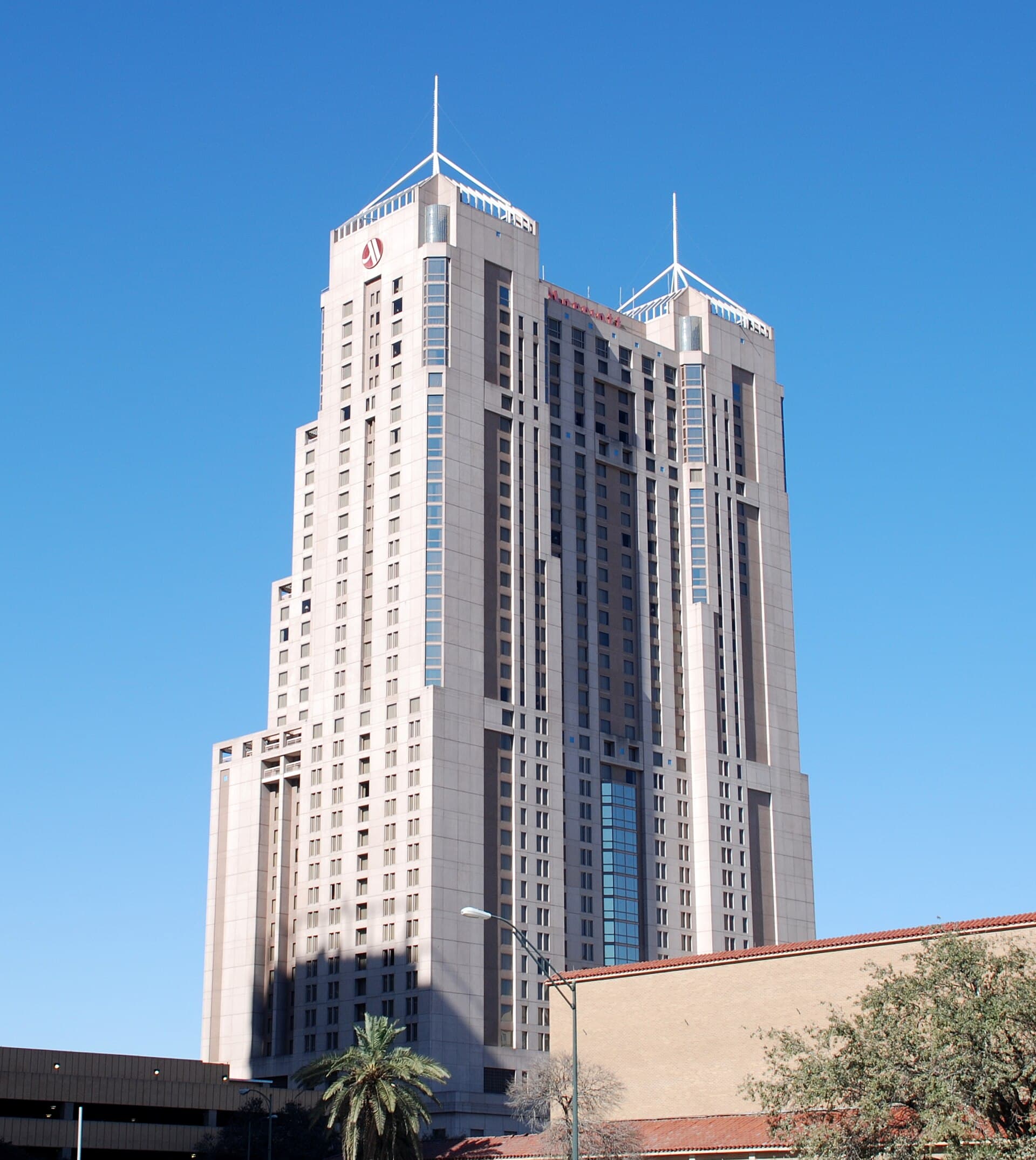 Marriott Rivercenter (via Wikimedia Commons, CC BY-SA 4.0)