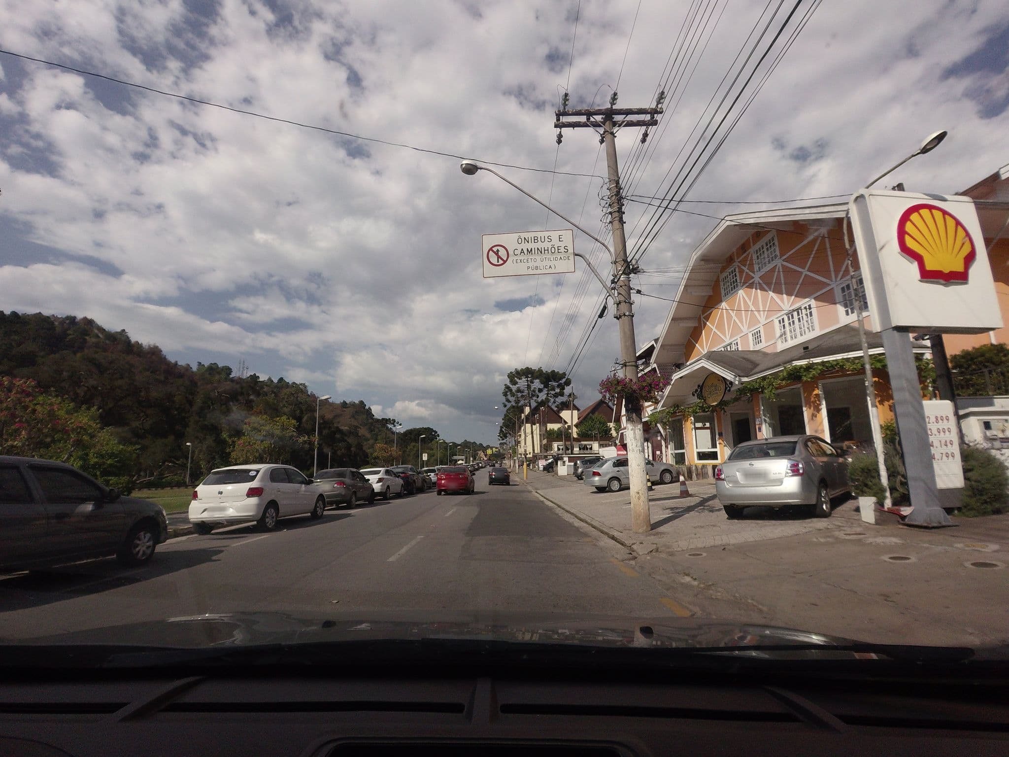 Street view near Pousada Casa Gialla, Campos do Jordão — © andersoal (CC BY-SA · Mapillary)