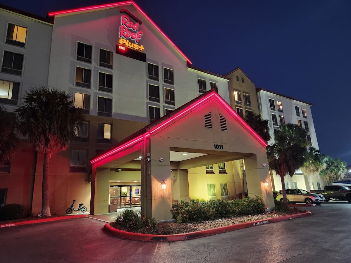 Red Roof PLUS+ San Antonio Downtown - Riverwalk, Hotel in San Antonio