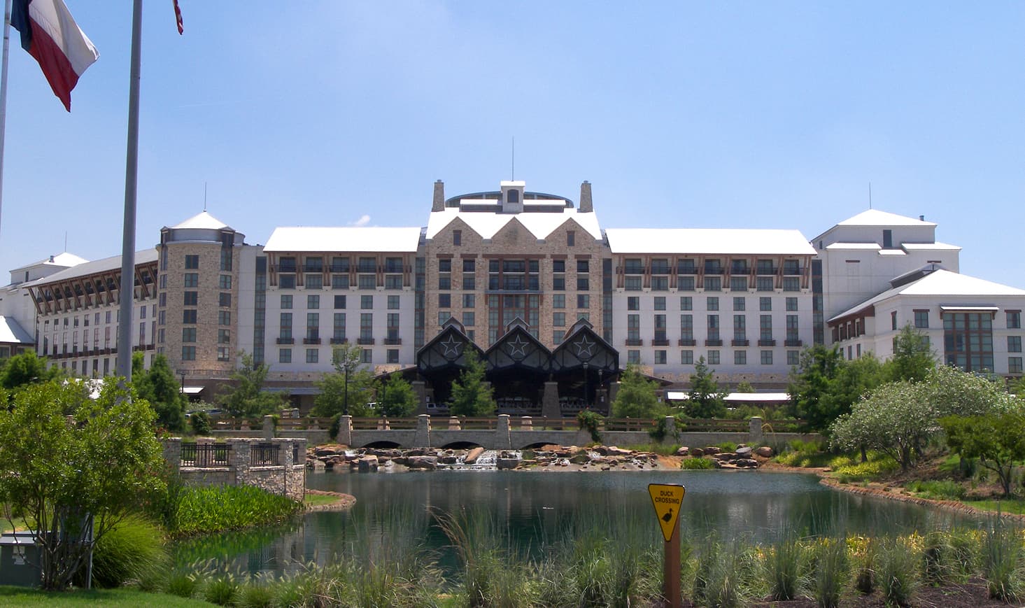 Gaylord Texan Resort & Convention Center (via Wikimedia Commons, CC BY 4.0)
