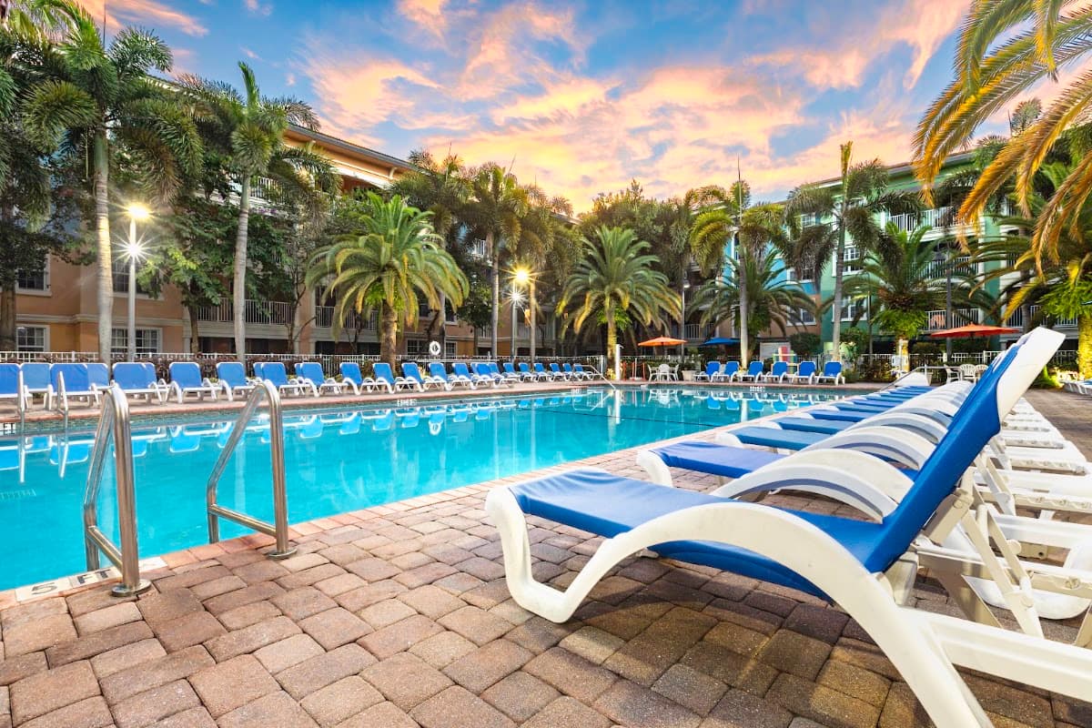 Mizner Place at Weston Town Center, Resort in Weston