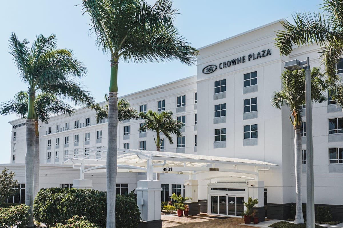 Crowne Plaza Ft. Myers Gulf Coast, Hotel in Three Oaks