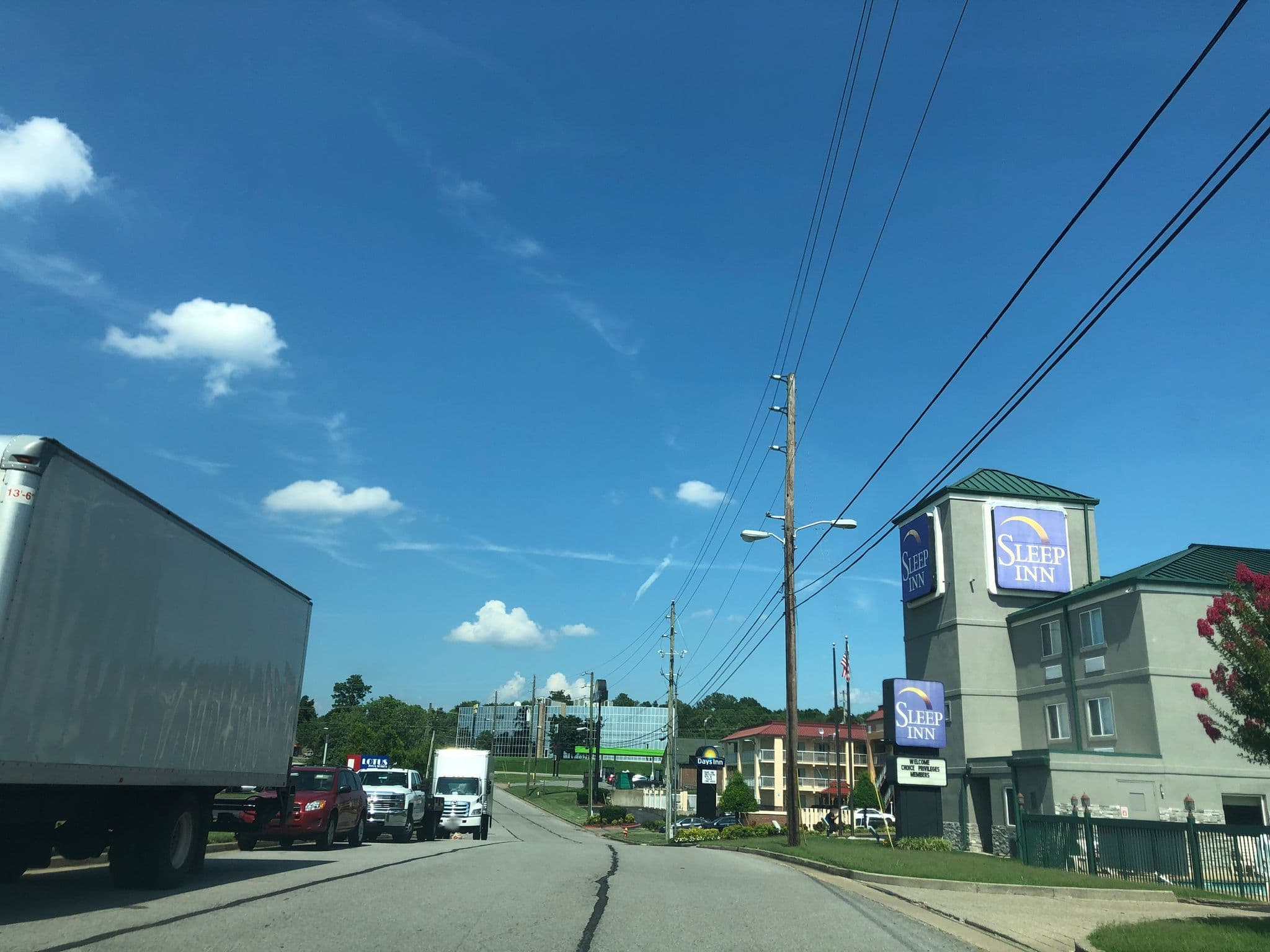 Street view near Comfort Suites, Hermitage — © maxmartilik (CC BY-SA · Mapillary)