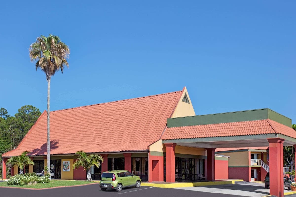 Days Inn by Wyndham Cocoa Cruiseport West At I-95/524, Hotel in Cocoa West