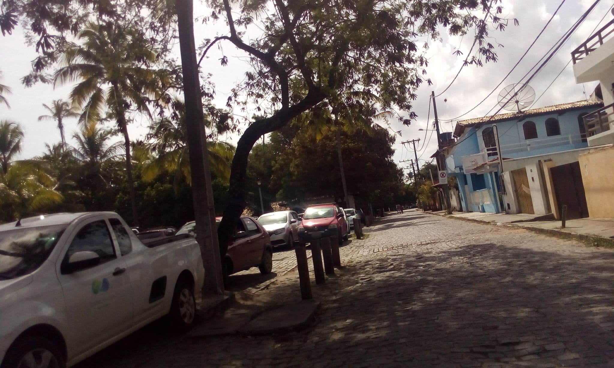 Street view near Bali Bahia, Dias d'Ávila — © CaioSergio (CC BY-SA · Mapillary)