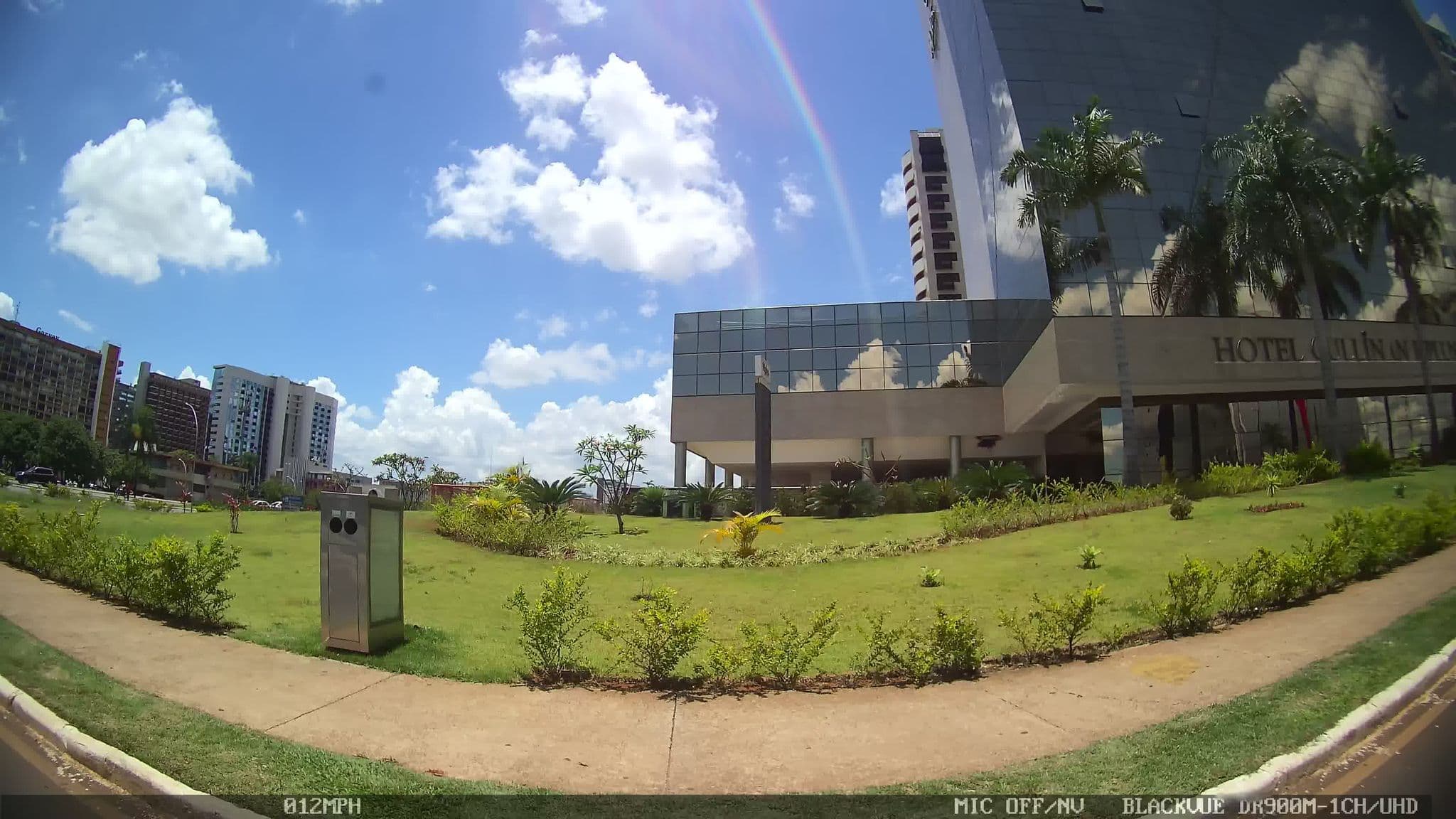 Street view near Hotel Cullinan Hplus Premium, Plano Piloto — © kaart_4 (CC BY-SA · Mapillary)