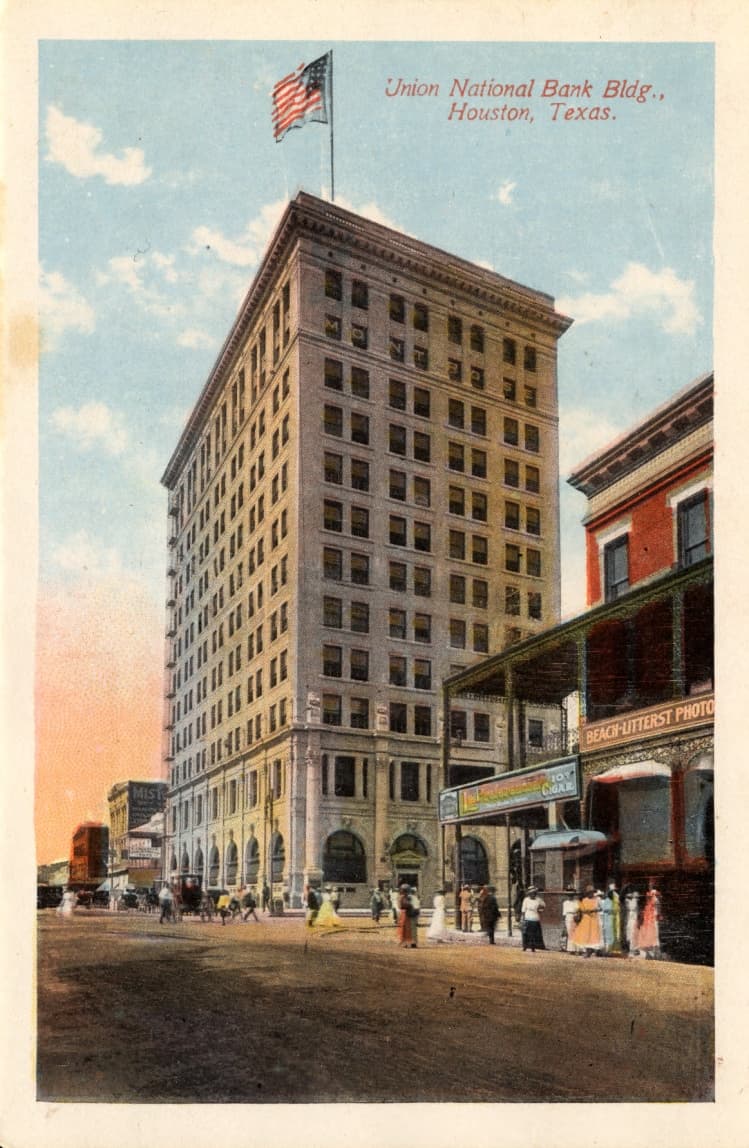 Hotel ICON (via Wikimedia Commons, Public domain)