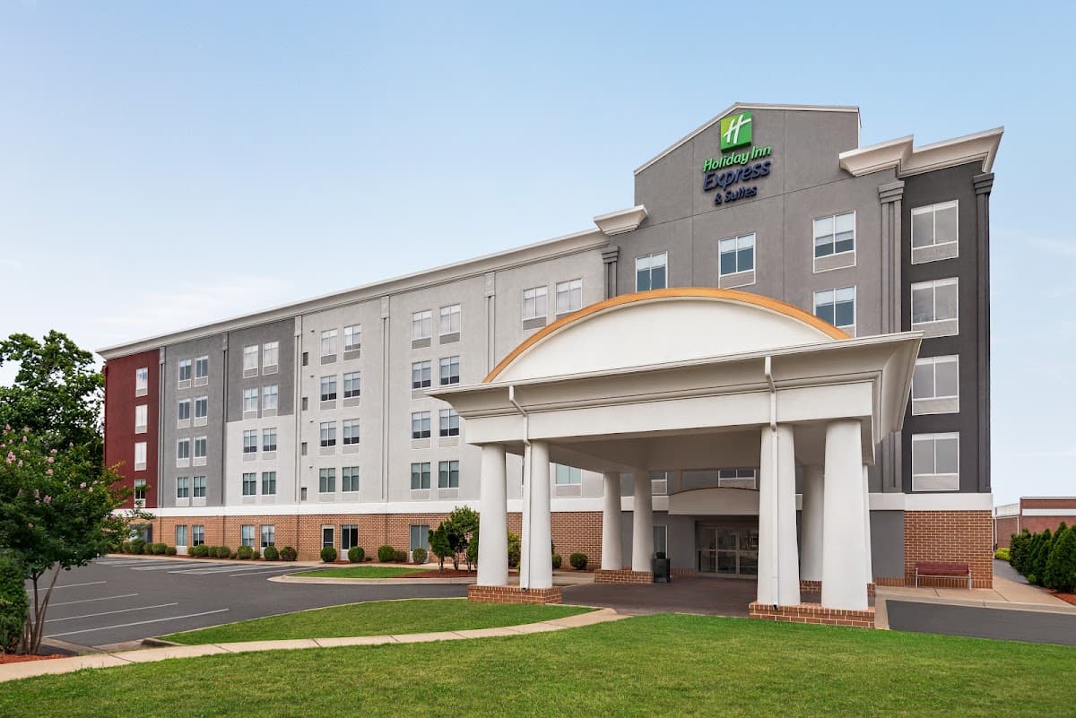 Holiday Inn Express & Suites Fredericksburg, Hotel in Southern Gateway