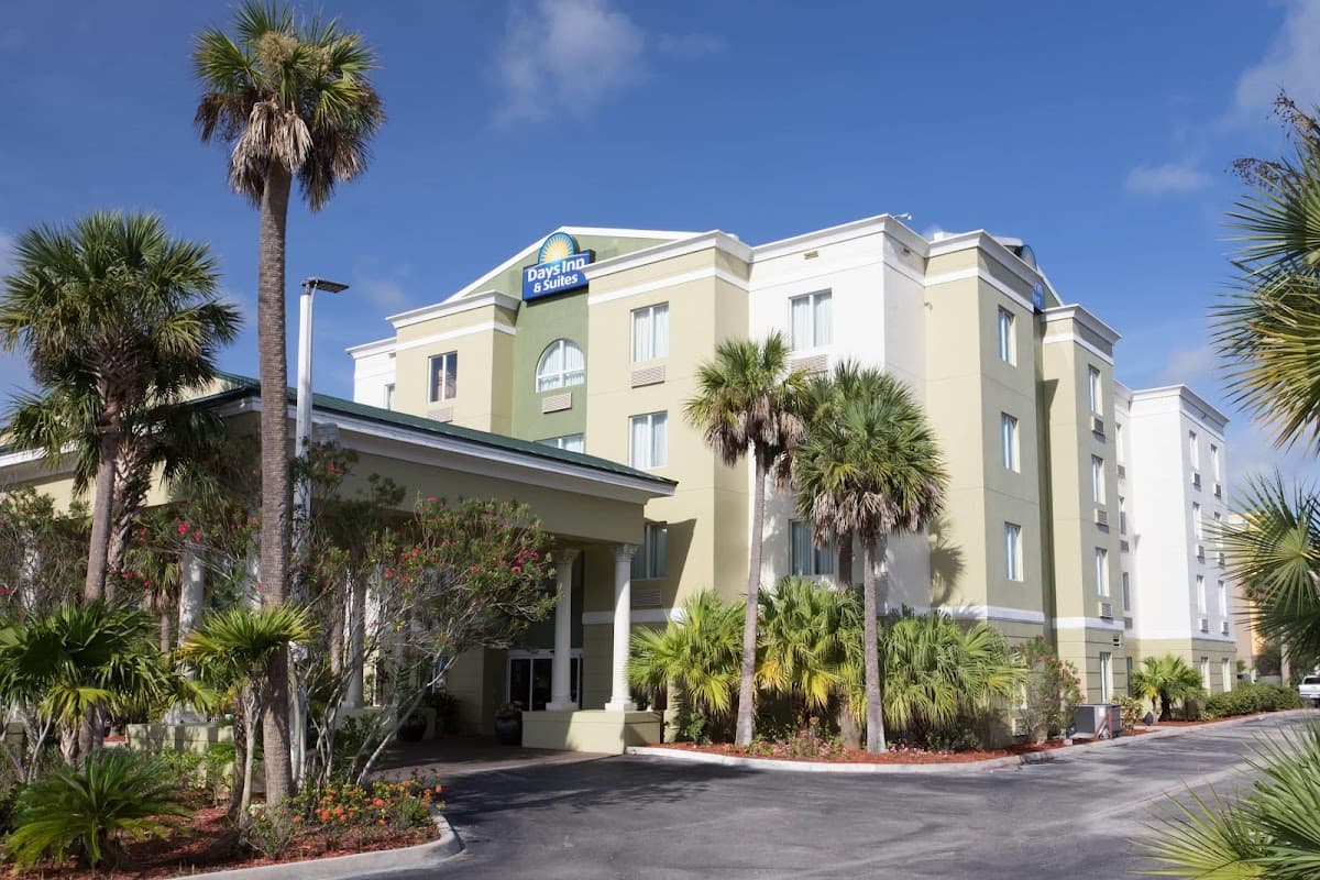 Days Inn & Suites by Wyndham Fort Pierce I-95, Hotel in Fort Pierce South