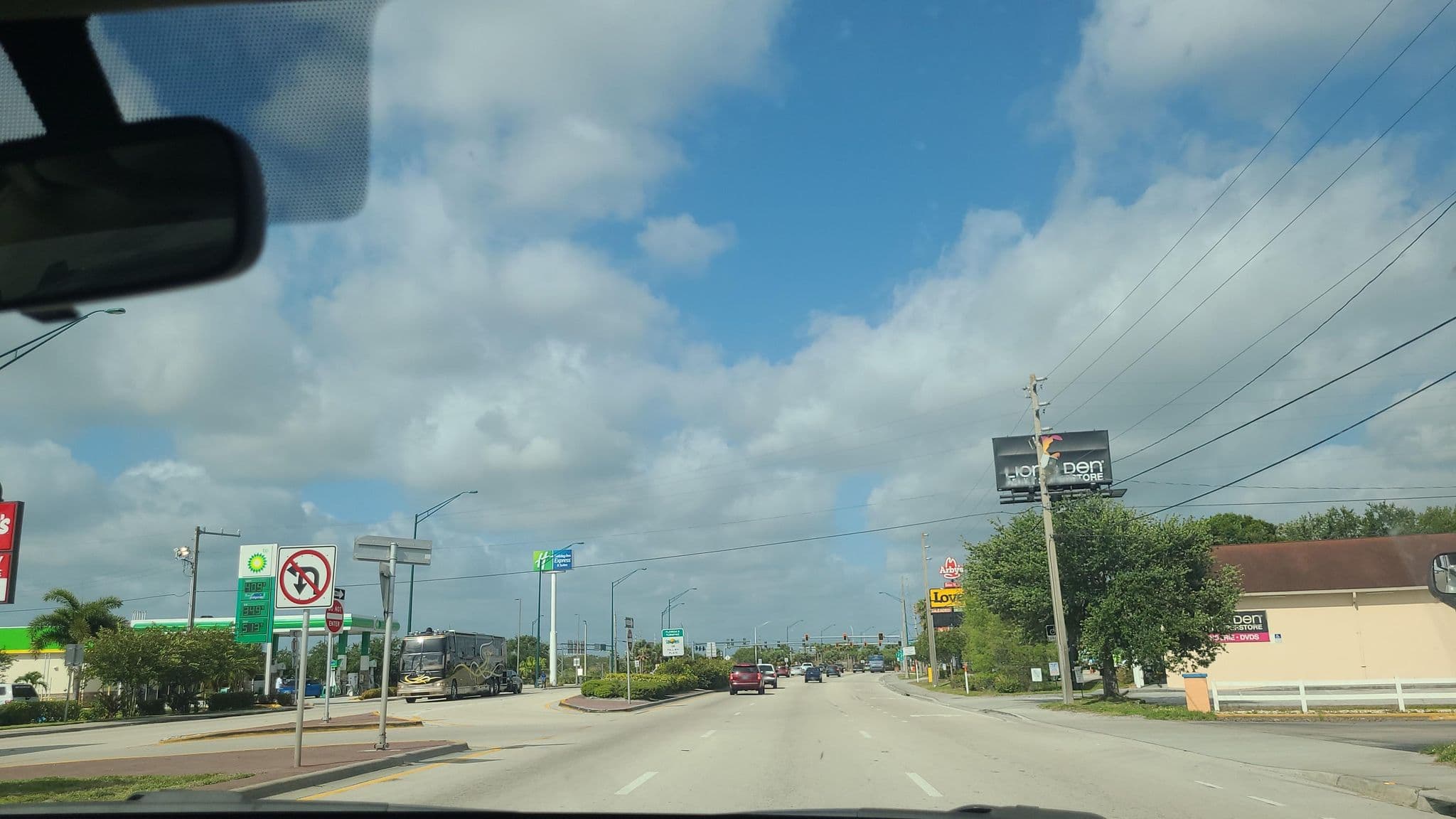 Street view near Rodeway Inn, Fort Pierce South — © jacklehoullier (CC BY-SA · Mapillary)