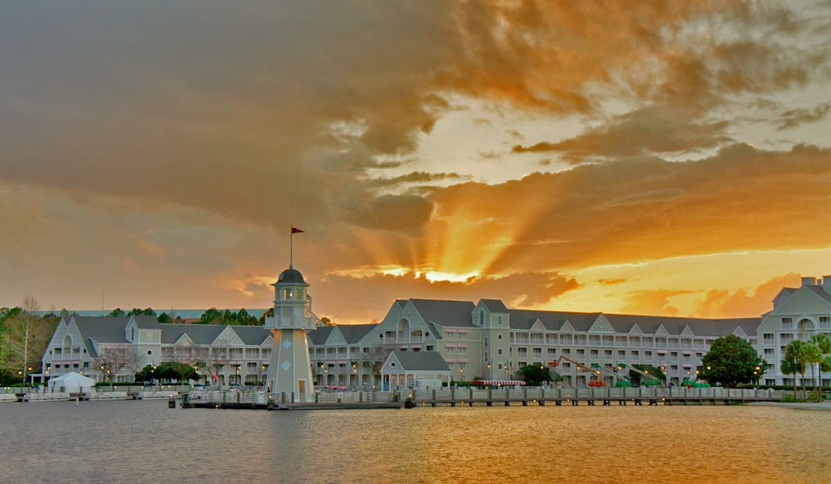 Disney's Yacht Club Resort (via Wikimedia Commons, CC BY 2.0)