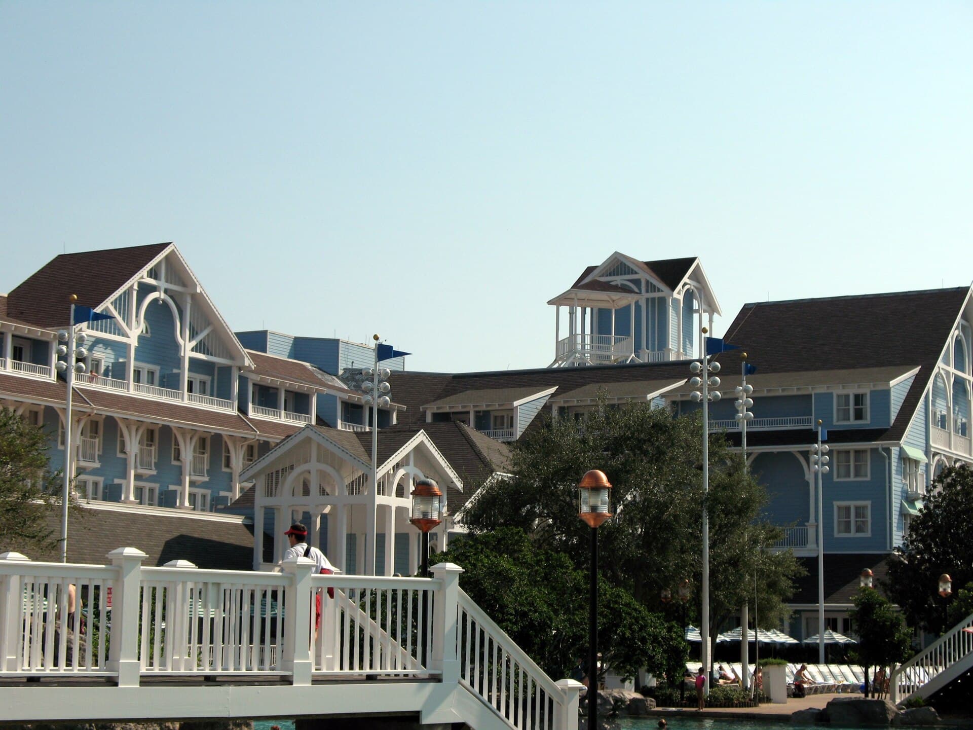 Disney's Beach Club Villas (via Wikimedia Commons, CC BY-SA 2.0)