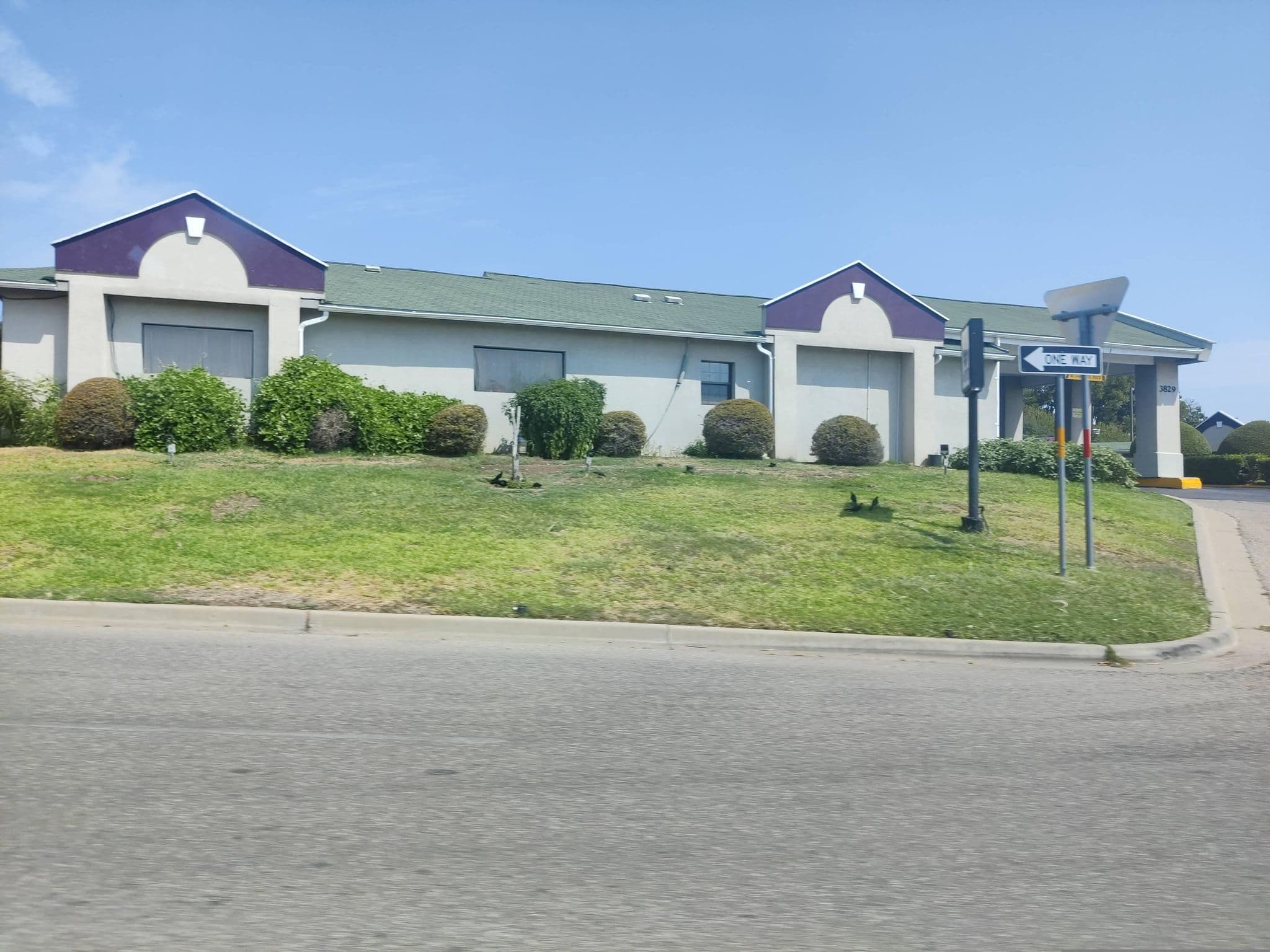 Street view near Knights Inn Waco South, Waco — © vorpalblade (CC BY-SA · Mapillary)