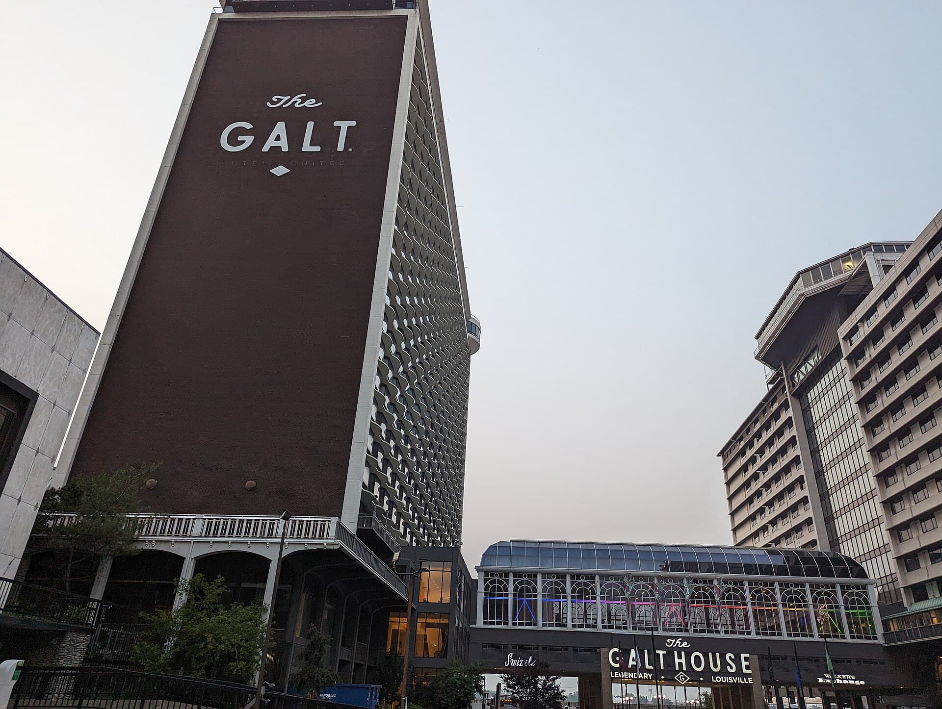 Galt House Hotel (via Wikimedia Commons, CC BY 2.0)