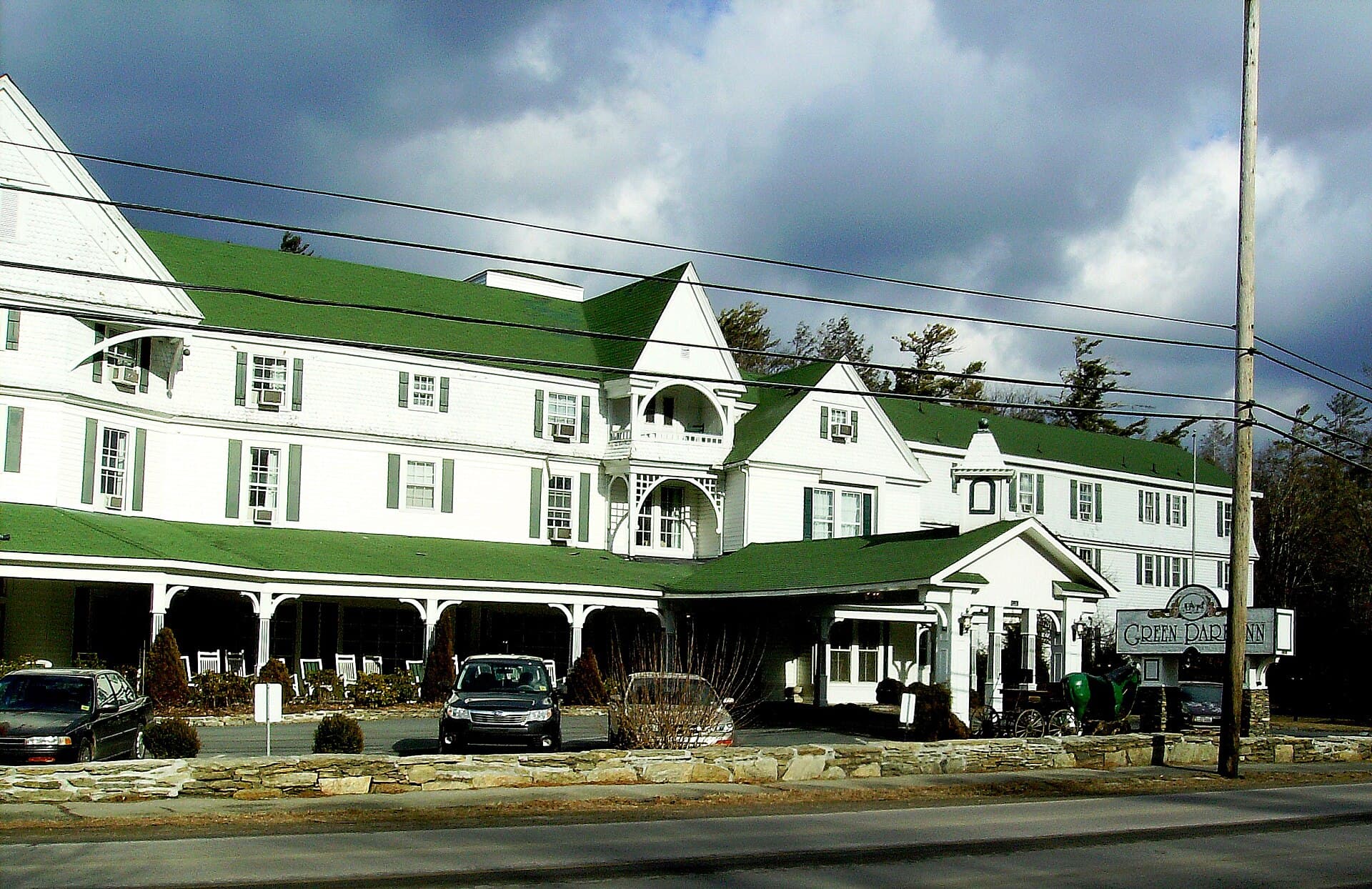 Green Park Inn (via Wikimedia Commons, CC BY-SA 3.0)