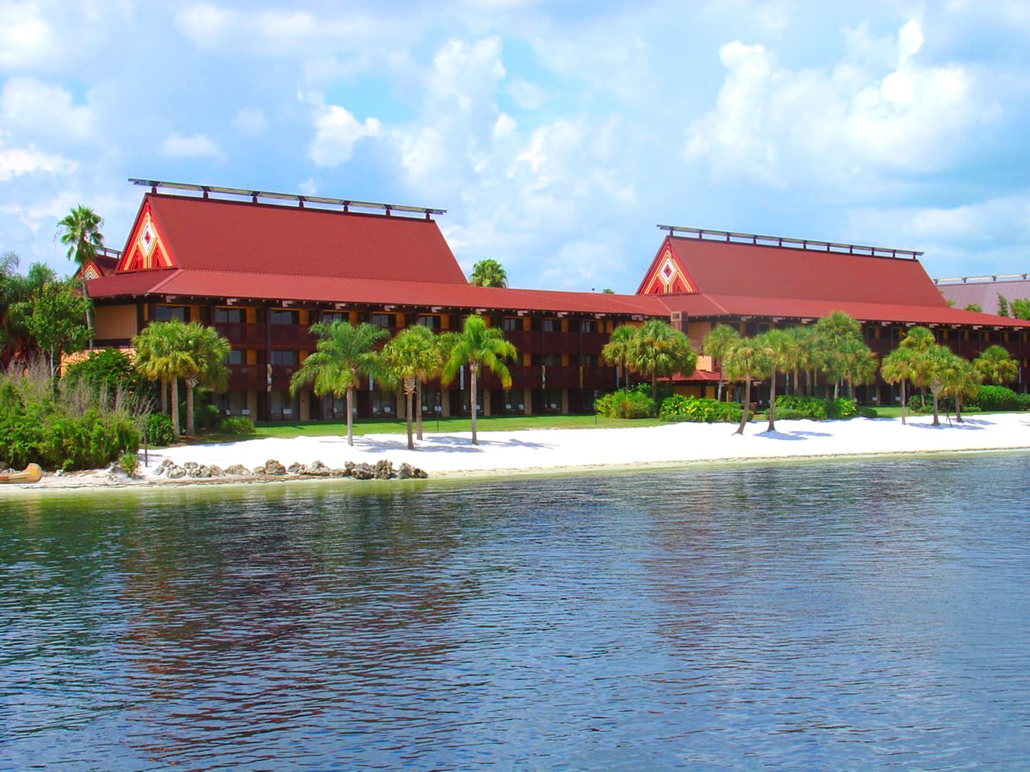 Disney Polynesian Village Resort (via Wikimedia Commons, CC BY-SA 2.0)