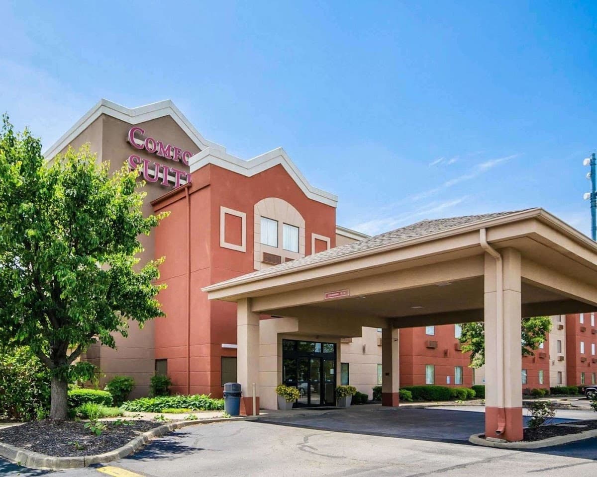 Comfort Suites East, Hotel in Douglass Hills