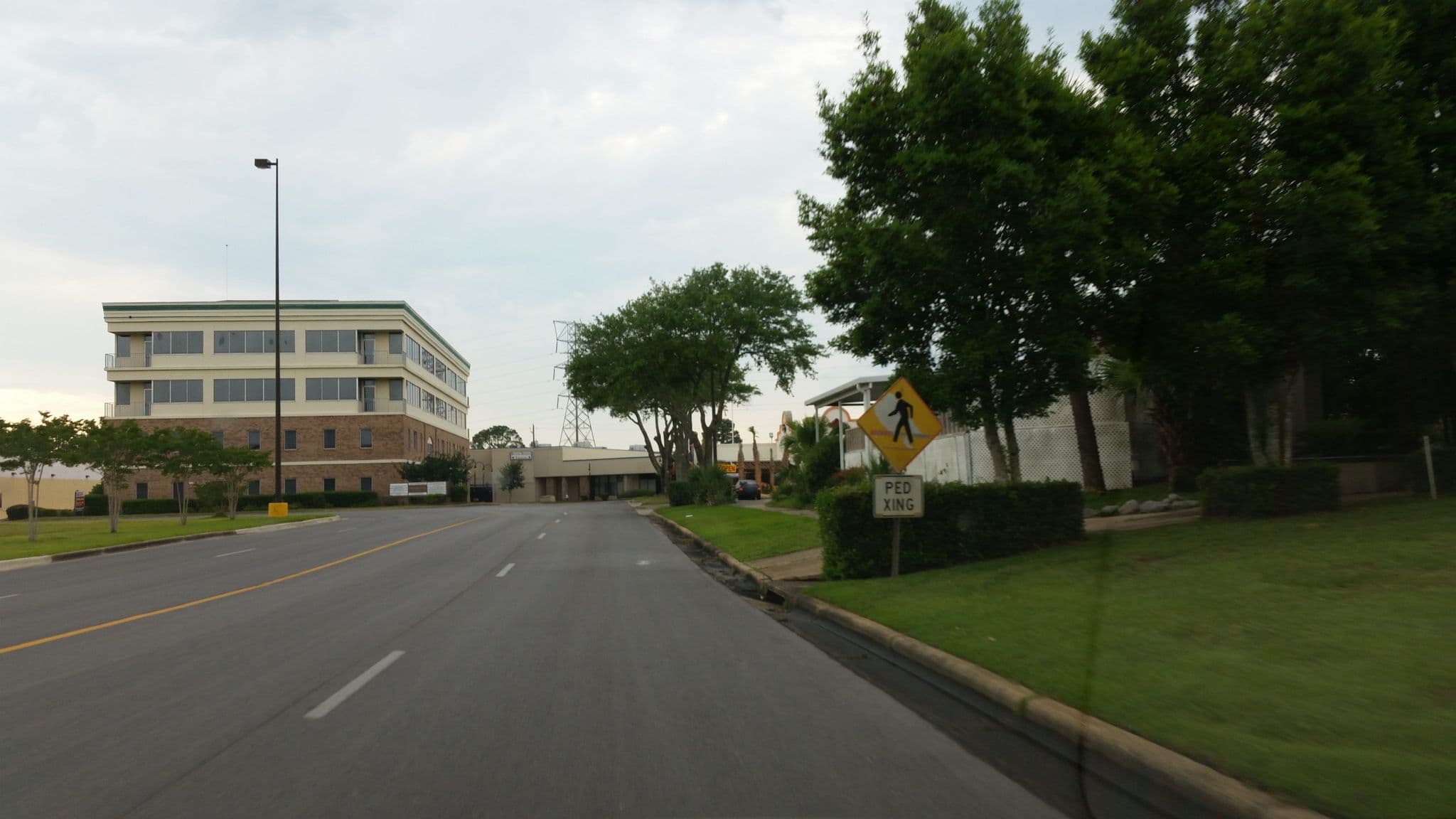 Street view near Quality Inn & Suites University Area, Ferry Pass — © caboosey (CC BY-SA · Mapillary)