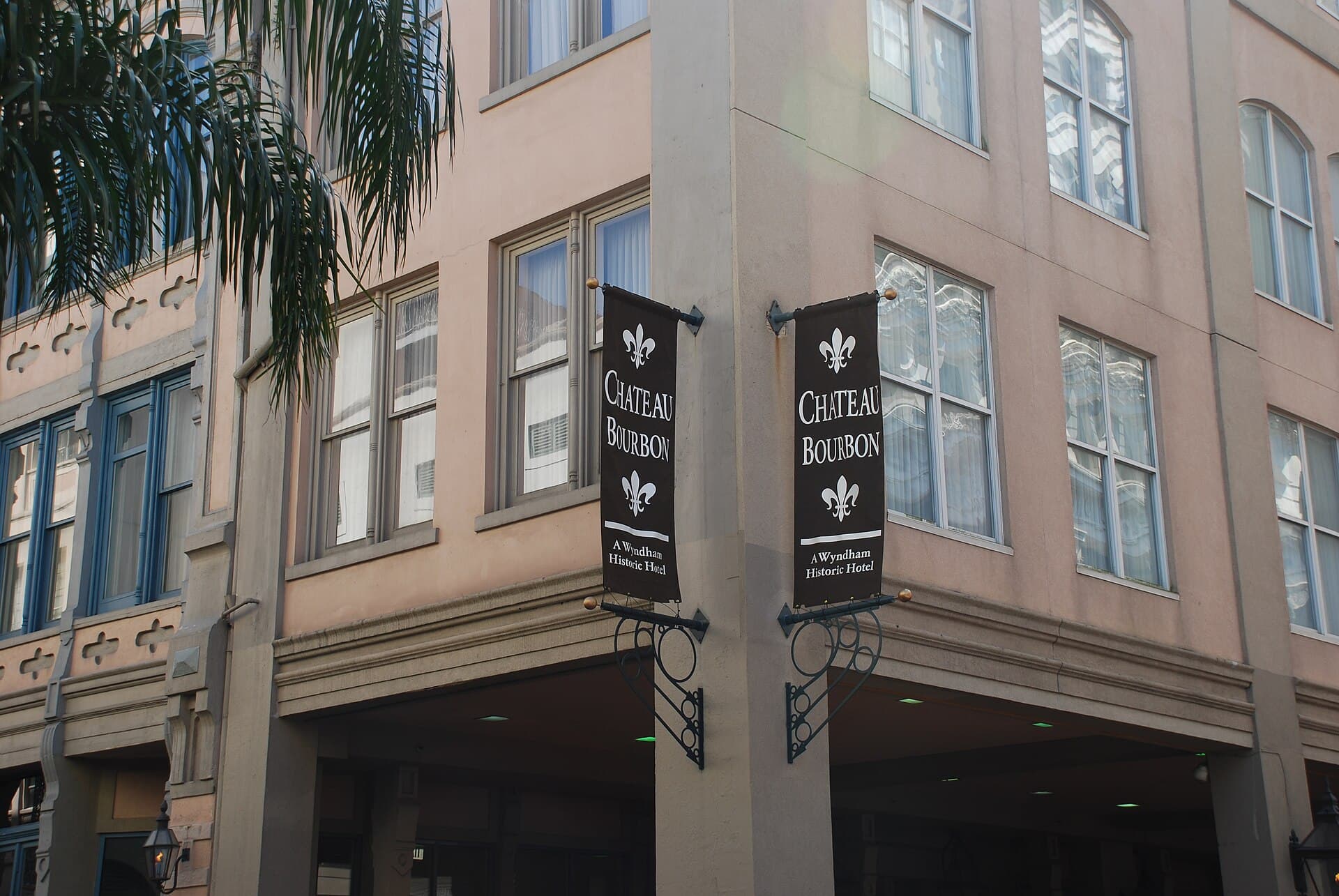 Hyatt Centric French Quarter New Orleans (via Wikimedia Commons, CC BY 2.0)