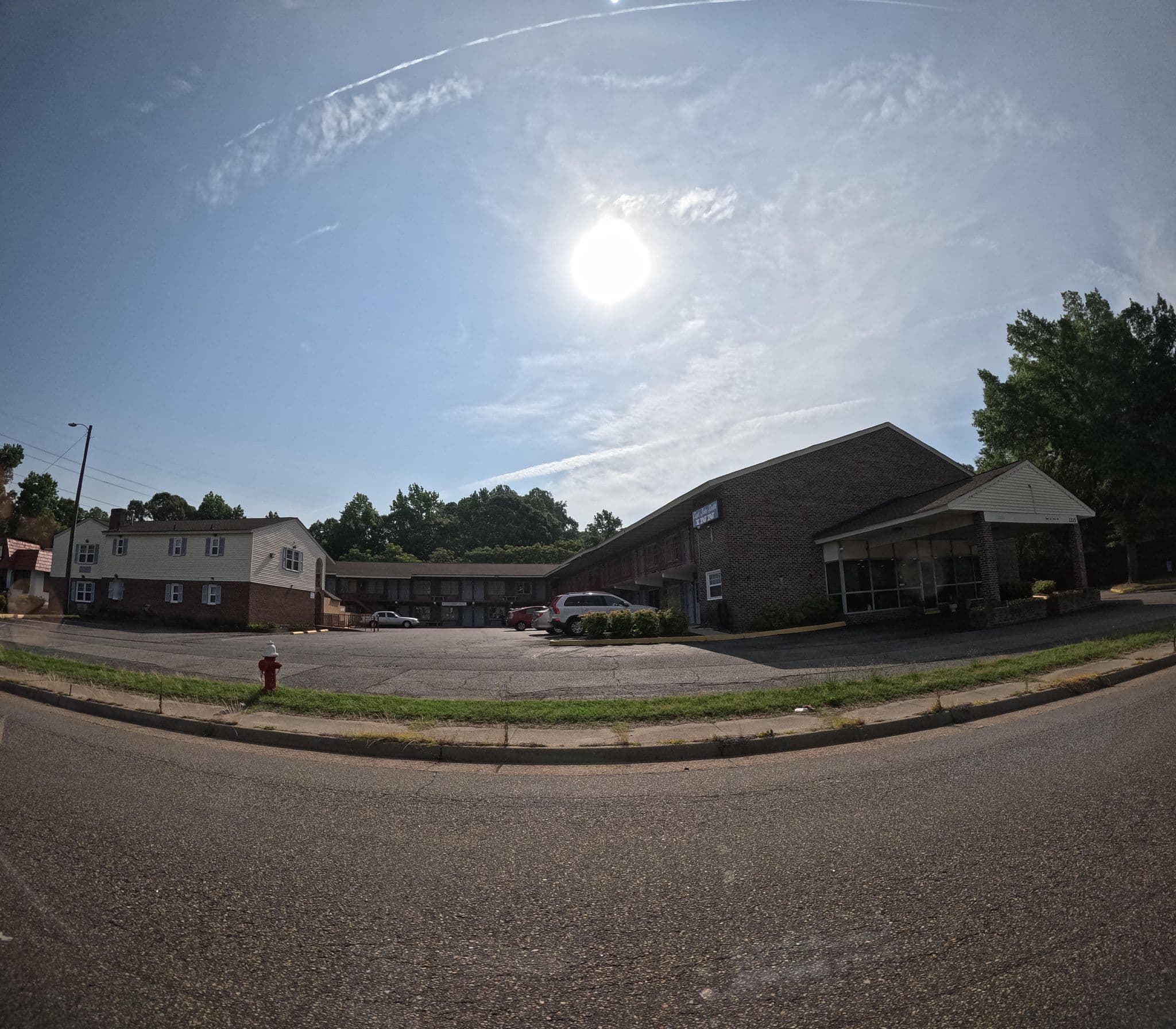 Street view near Captain John Smith Inn Williamsburg, Gloucester Point