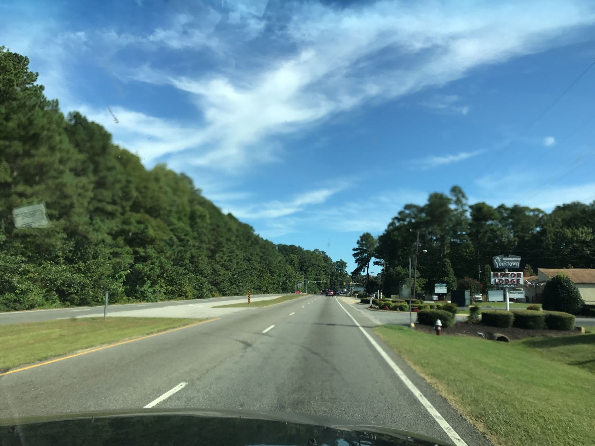 Street view near Yorktown Motor Lodge, Gloucester Point — © mdroads (CC BY-SA · Mapillary)