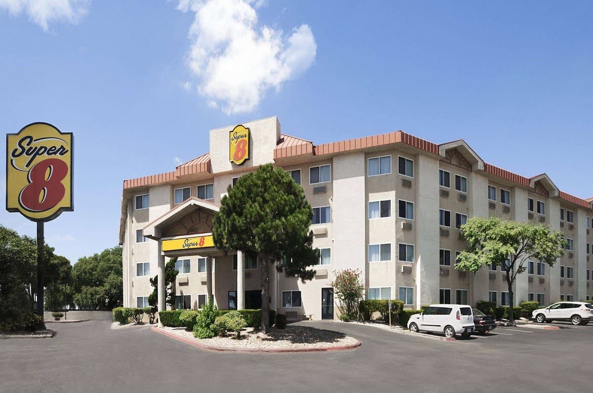 Super 8 by Wyndham Austin North/University Area, Motel in University of Texas