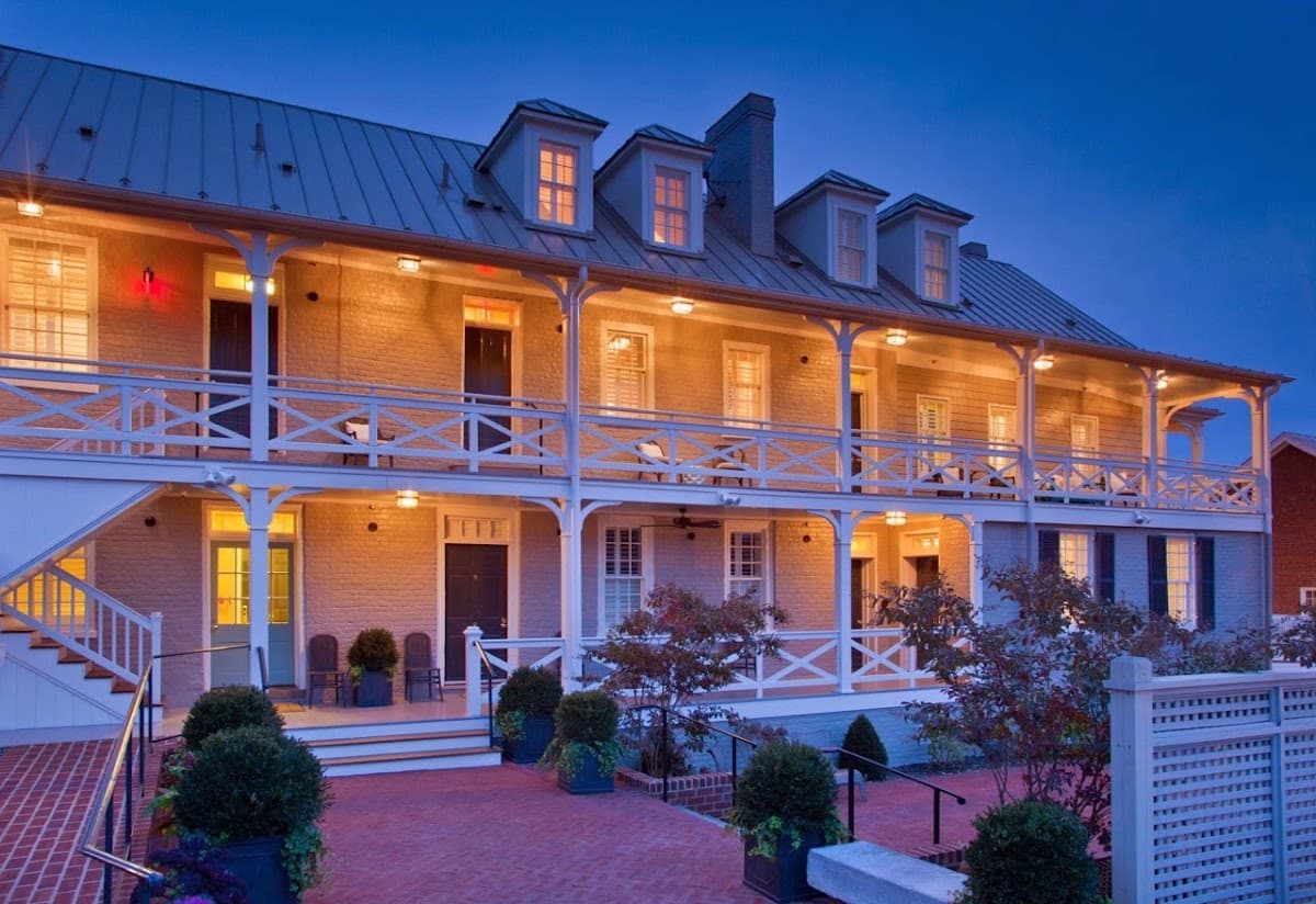The Georges, Hotel in East Lexington