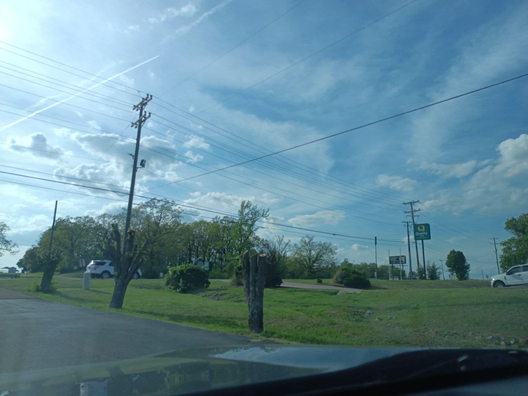 Street view near Quality Inn, Crump — © apmwa (CC BY-SA · Mapillary)