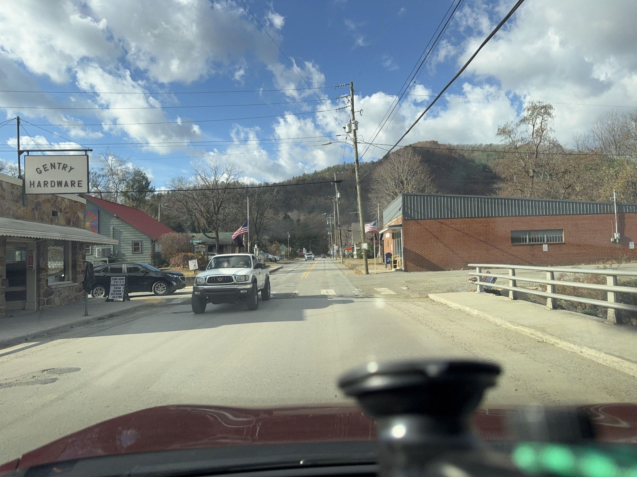 Street view near Creekside Court Motel, Mars Hill — © quickness805 (CC BY-SA · Mapillary)