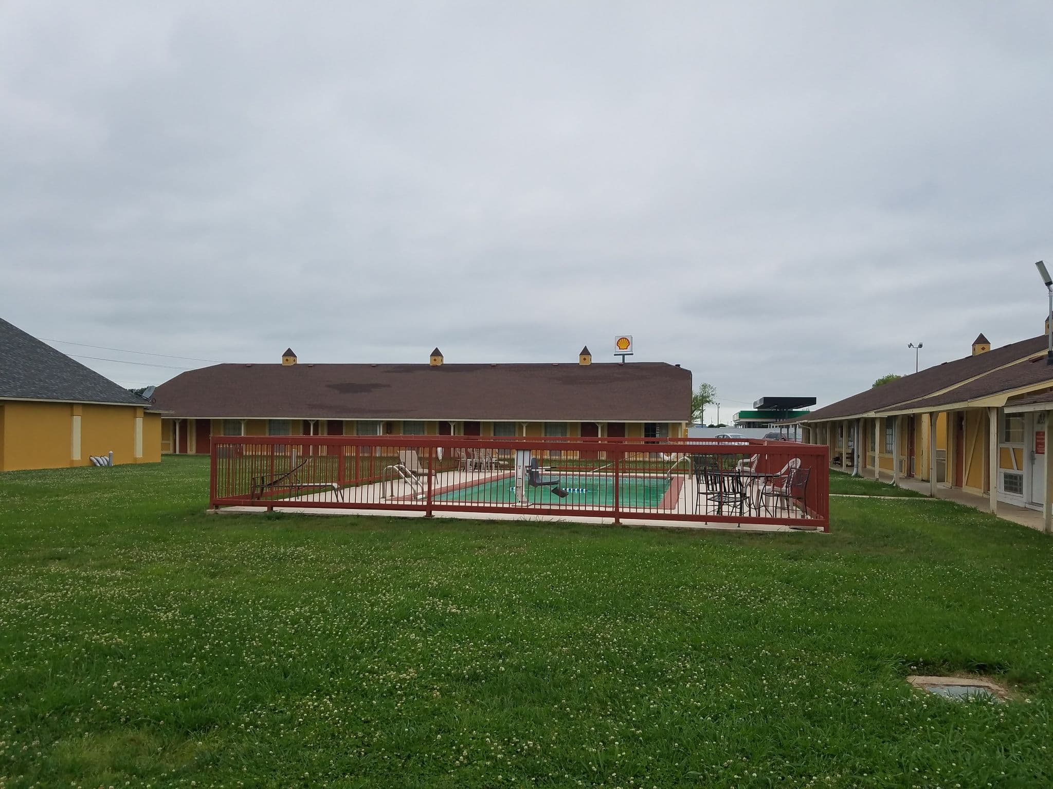 Street view near EconoLodge Pryor, Pryor — © jbthemilker (CC BY-SA · Mapillary)