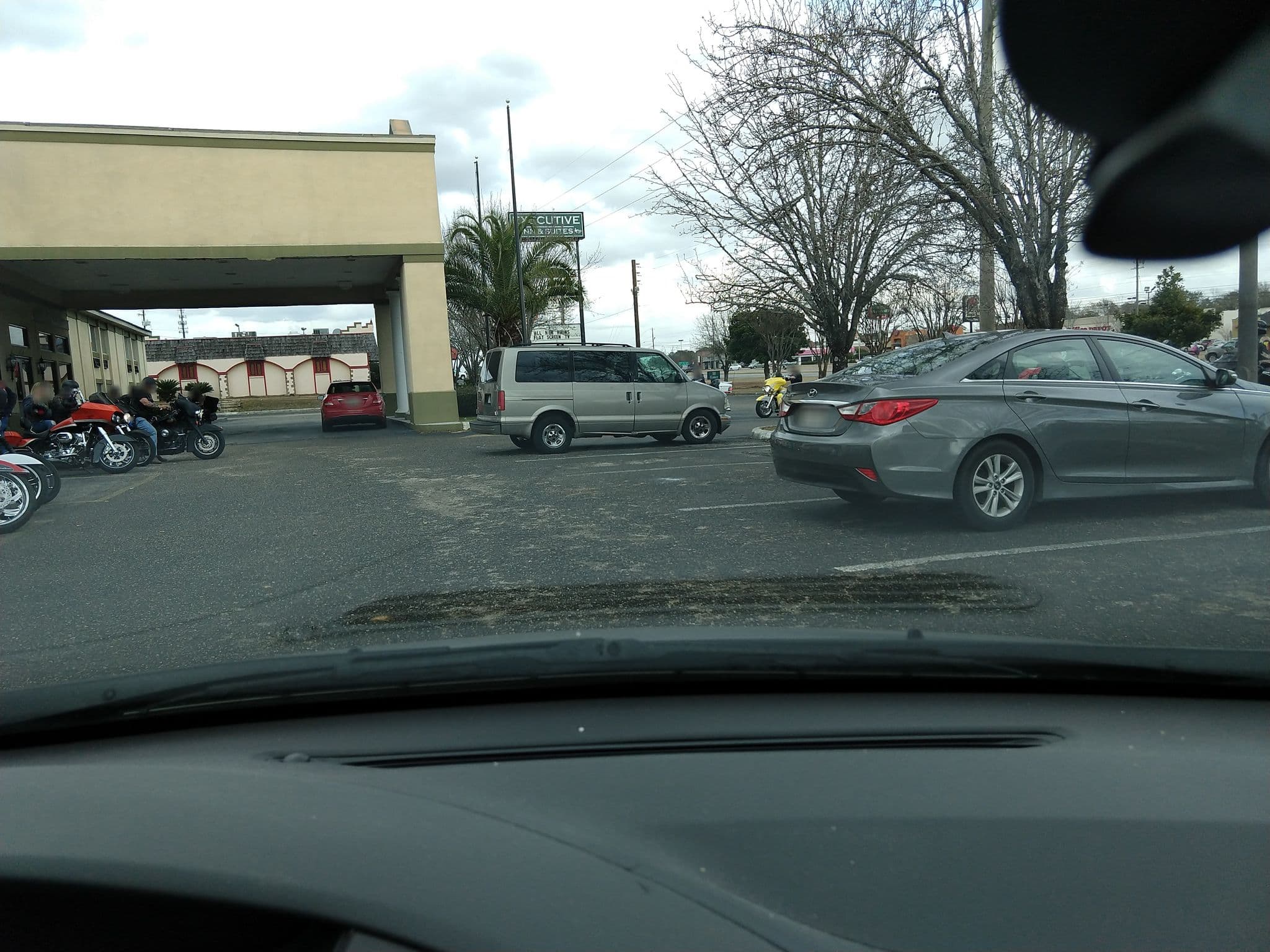 Street view near Days Inn by Wyndham Dothan, Dothan — © mapillary01730 (CC BY-SA · Mapillary)