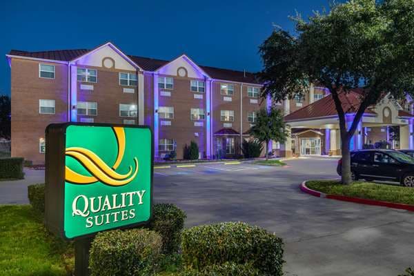 Quality Suites Addison-Dallas, Hotel in Carrollton
