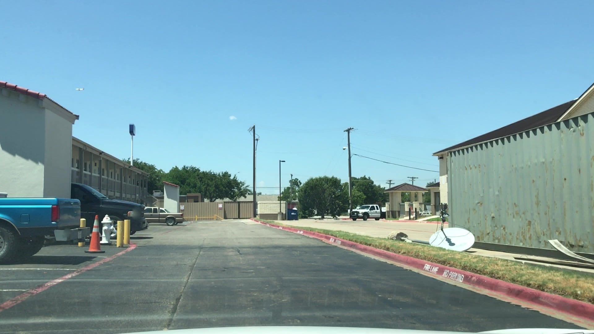 Street view near Days Inn North Dallas/Farmers Branch, Farmers Branch — © lvl5 (CC BY-SA · Mapillary)