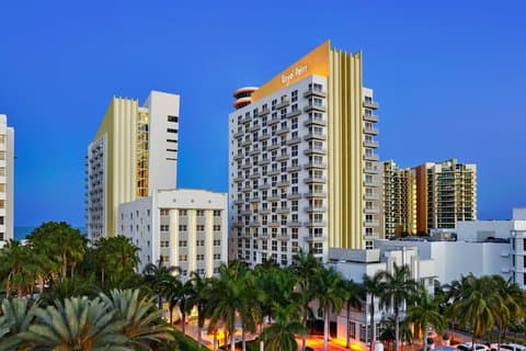 Royal Palm South Beach Miami, a Tribute Portfolio Resort 2, Hotel in Miami Beach