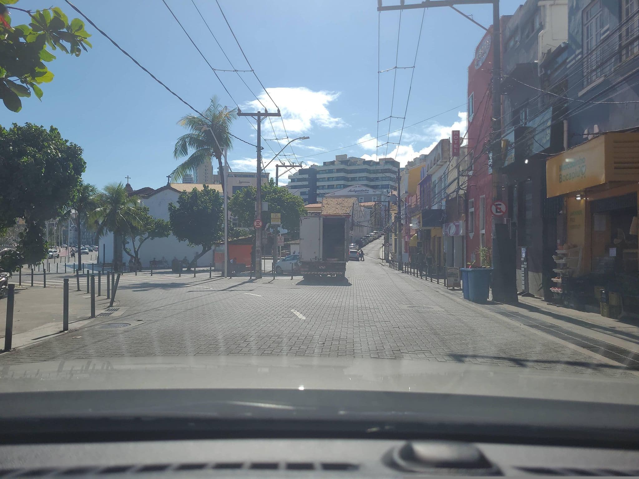 Street view near Hotel Catarina Paraguaçu, Salvador — © georgenqueiroz (CC BY-SA · Mapillary)