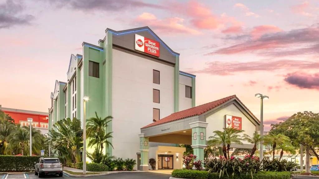 Best Western Plus Kendall Hotel & Suites, Hotel in The Crossings